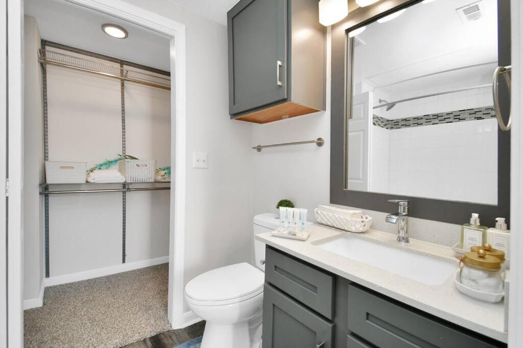 Chic Retreat-Walk To Nrg-Pool Apartamento Houston Exterior foto