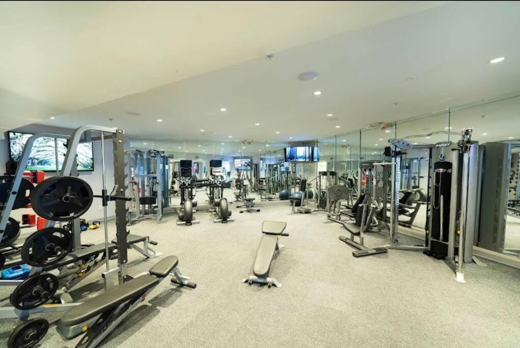 Chic Retreat-Walk To Nrg-Pool Apartamento Houston Exterior foto