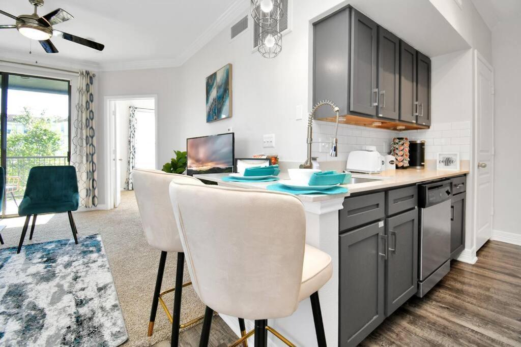 Chic Retreat-Walk To Nrg-Pool Apartamento Houston Exterior foto