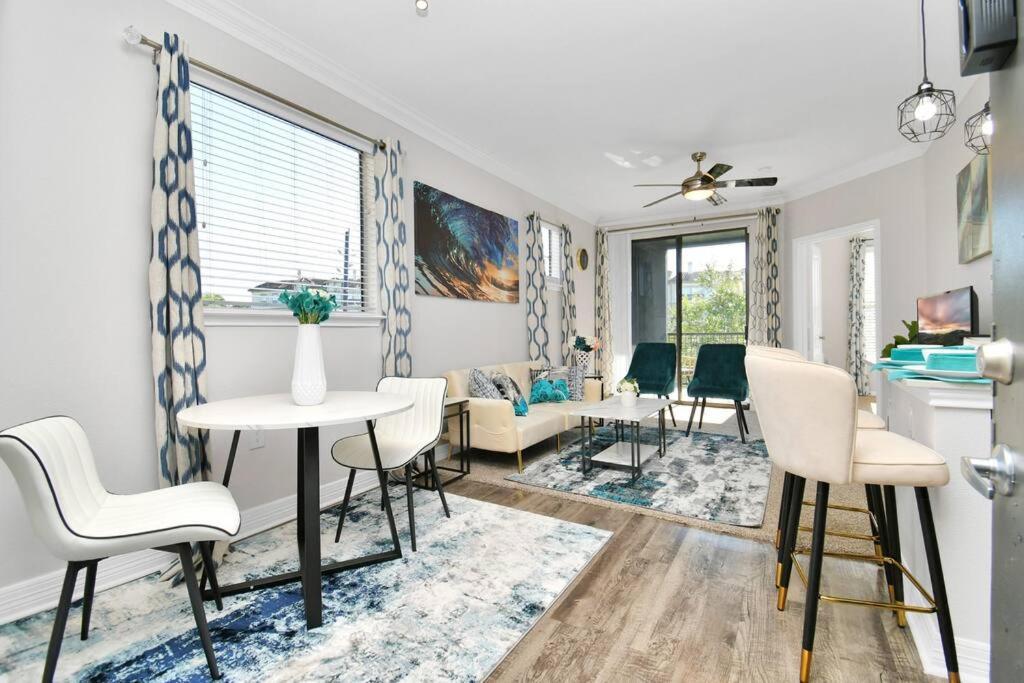 Chic Retreat-Walk To Nrg-Pool Apartamento Houston Exterior foto