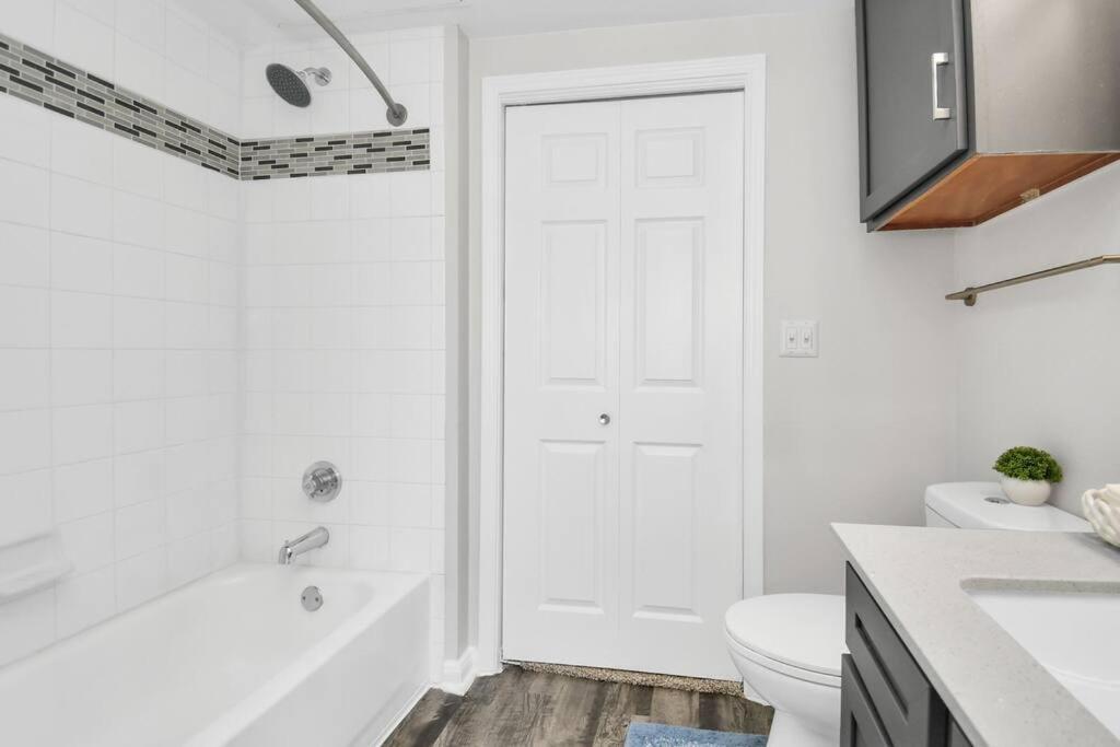 Chic Retreat-Walk To Nrg-Pool Apartamento Houston Exterior foto