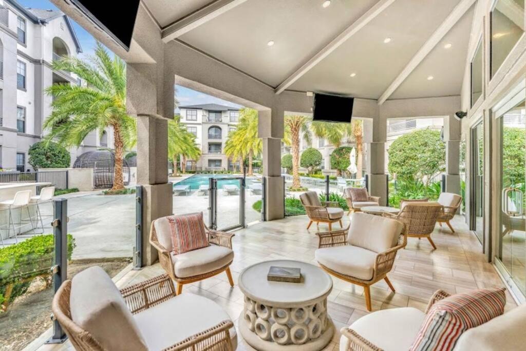 Chic Retreat-Walk To Nrg-Pool Apartamento Houston Exterior foto