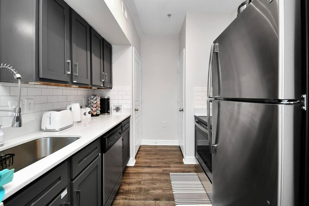 Chic Retreat-Walk To Nrg-Pool Apartamento Houston Exterior foto