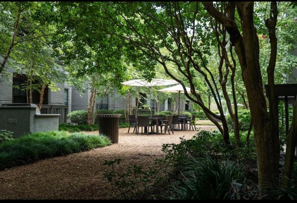 Chic Retreat-Walk To Nrg-Pool Apartamento Houston Exterior foto