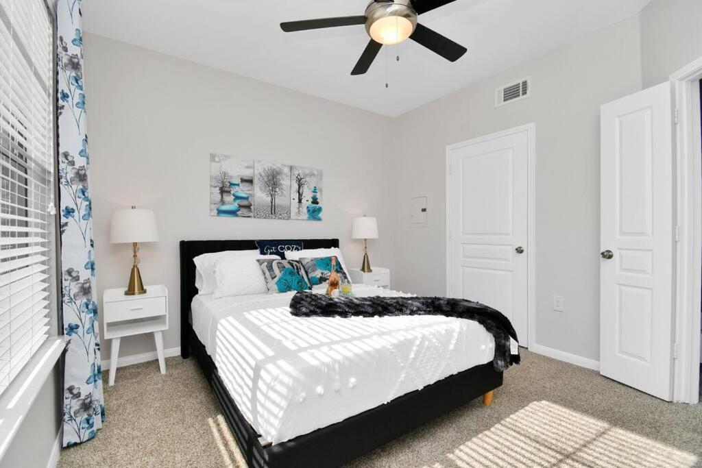 Chic Retreat-Walk To Nrg-Pool Apartamento Houston Exterior foto