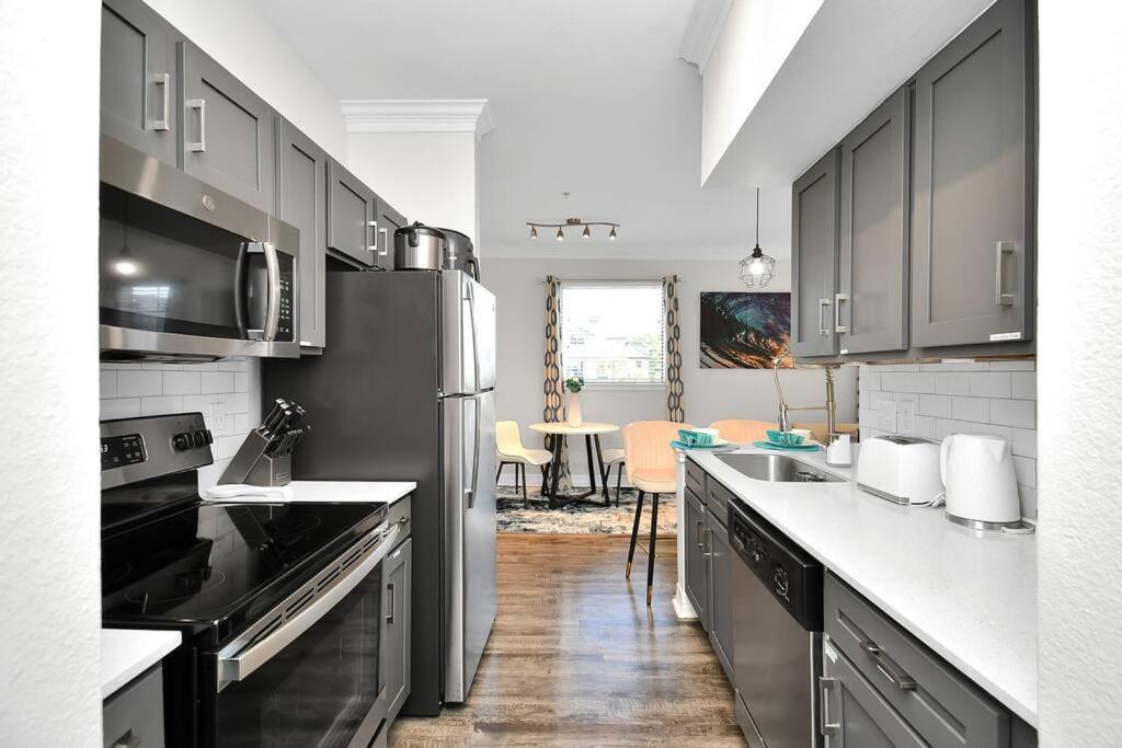 Chic Retreat-Walk To Nrg-Pool Apartamento Houston Exterior foto