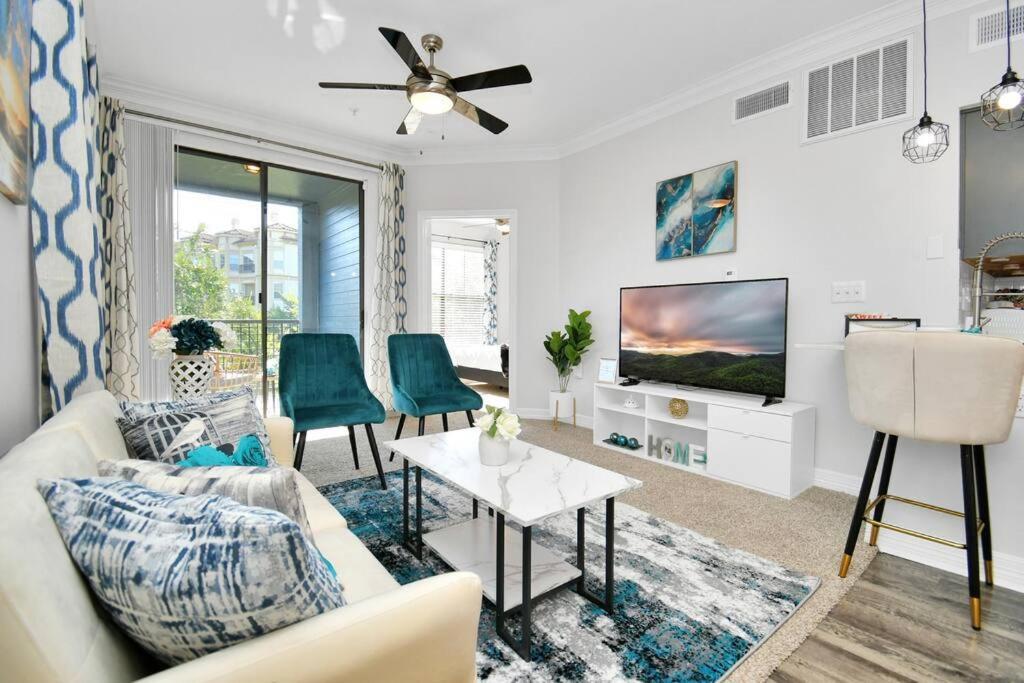 Chic Retreat-Walk To Nrg-Pool Apartamento Houston Exterior foto