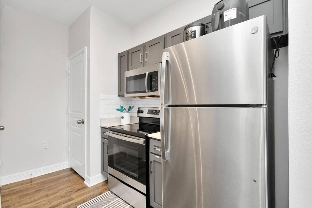 Chic Retreat-Walk To Nrg-Pool Apartamento Houston Exterior foto