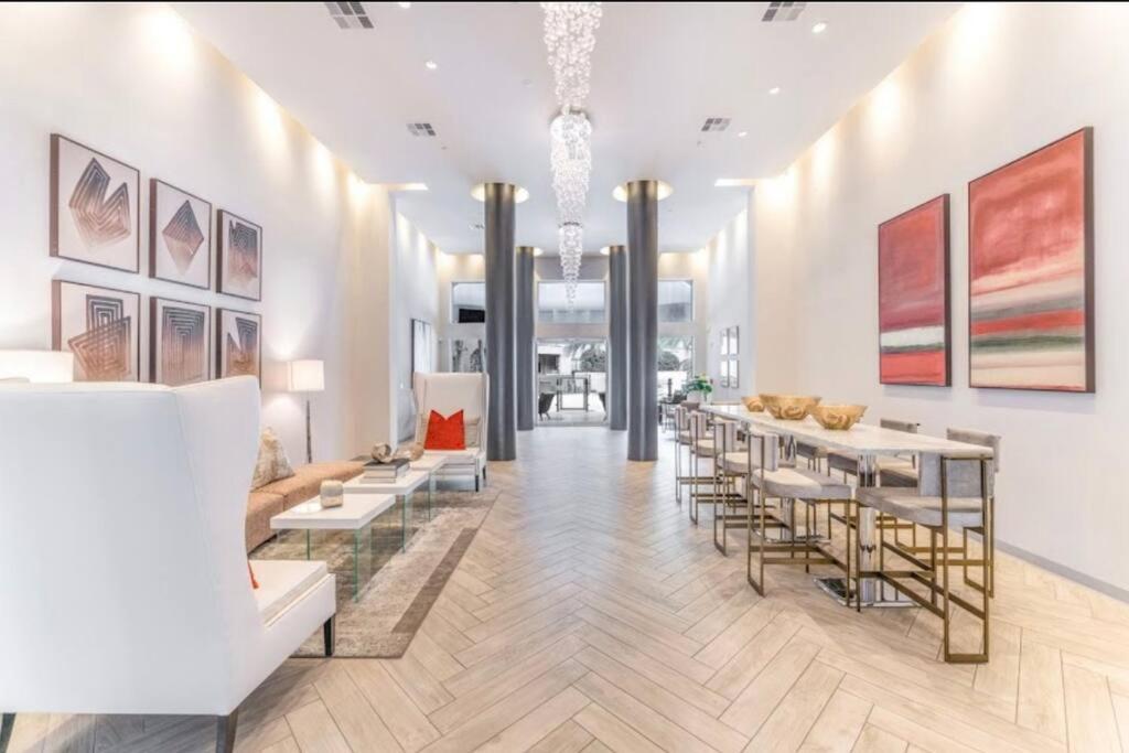 Chic Retreat-Walk To Nrg-Pool Apartamento Houston Exterior foto